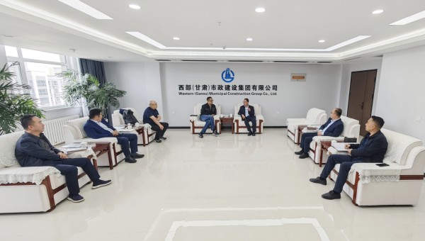 5月14日，中航規(guī)劃設(shè)計(jì)研究總院市政工程設(shè)計(jì)研究院黨委書記、院長(zhǎng)陳曉峰一行到訪西部（甘肅）市政建設(shè)集團(tuán)有限公司。西部市政建設(shè)集團(tuán)黨委書記、董事長(zhǎng)劉文太對(duì)中航市政院一行到訪表示歡迎。座談中，雙方負(fù)責(zé)人介